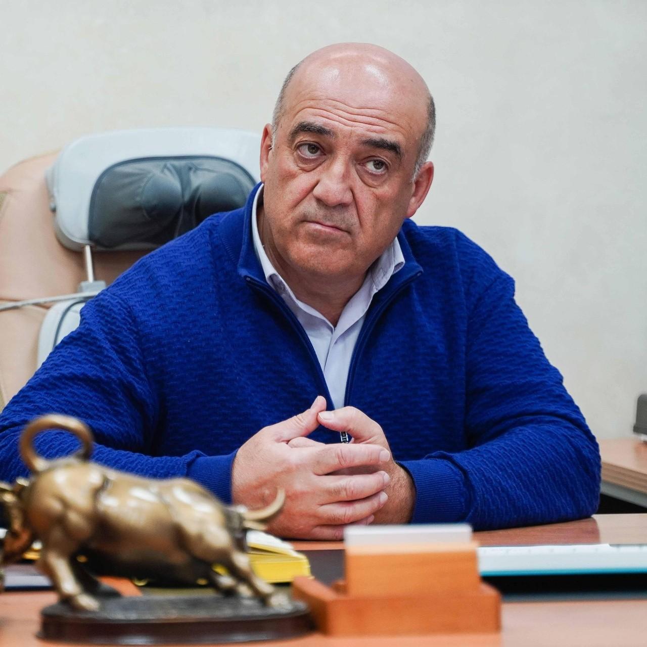 <p>Олег Золотов</p>
