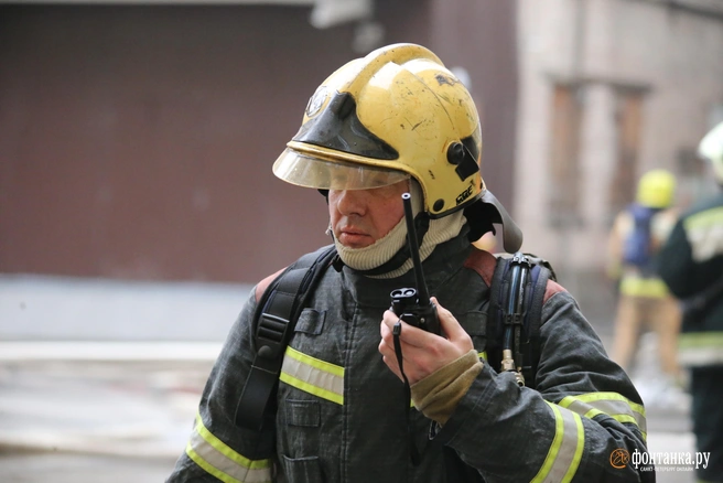 Мужчину пытались реанимировать | Источник: Павел Каравашкин / FONTANKA.RU