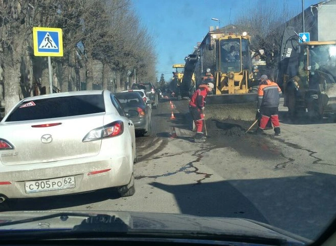 Одна из улиц в Рязани «встала» из-за ремонта дороги | ya62.ru