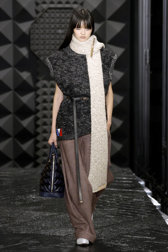 Осень-зима 2023/24 в стиле Louis Vuitton: повторяем трендовые образы с модного показа
