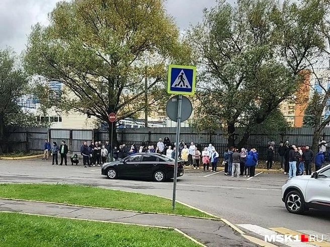 Торговый комплекс «Шоколад» в подмосковном Реутове эвакуировали | Источник: Читатель MSK1.RU