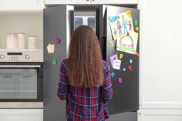 Почему не самом деле нельзя вешать магниты на холодильник