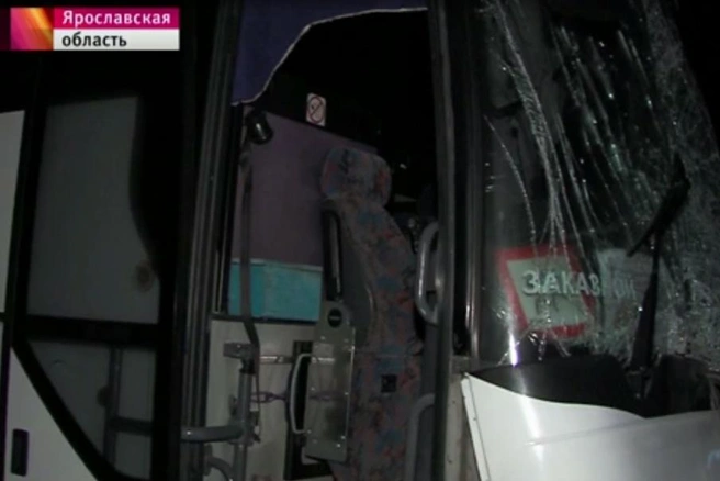 Водитель автобуса принял удар на себя | 76.ru