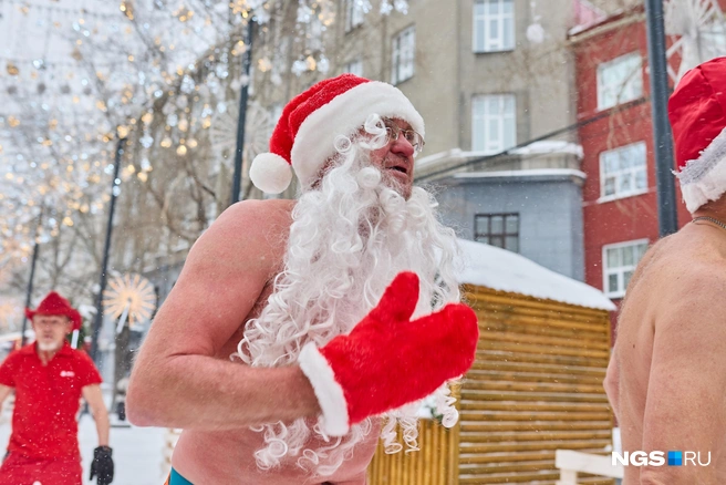 Пробежались по центру города новосибирцы всех возрастов | Источник: Александр Ощепков / NGS.RU