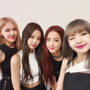 BLACKPINK установили новый рекорд по подпискам на ютубе