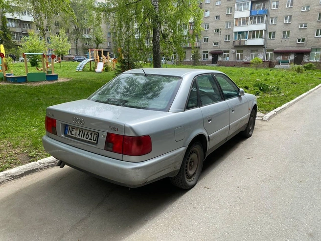 Номерной знак состоит из кода региона, букв и цифр | Источник: читательница Антонина