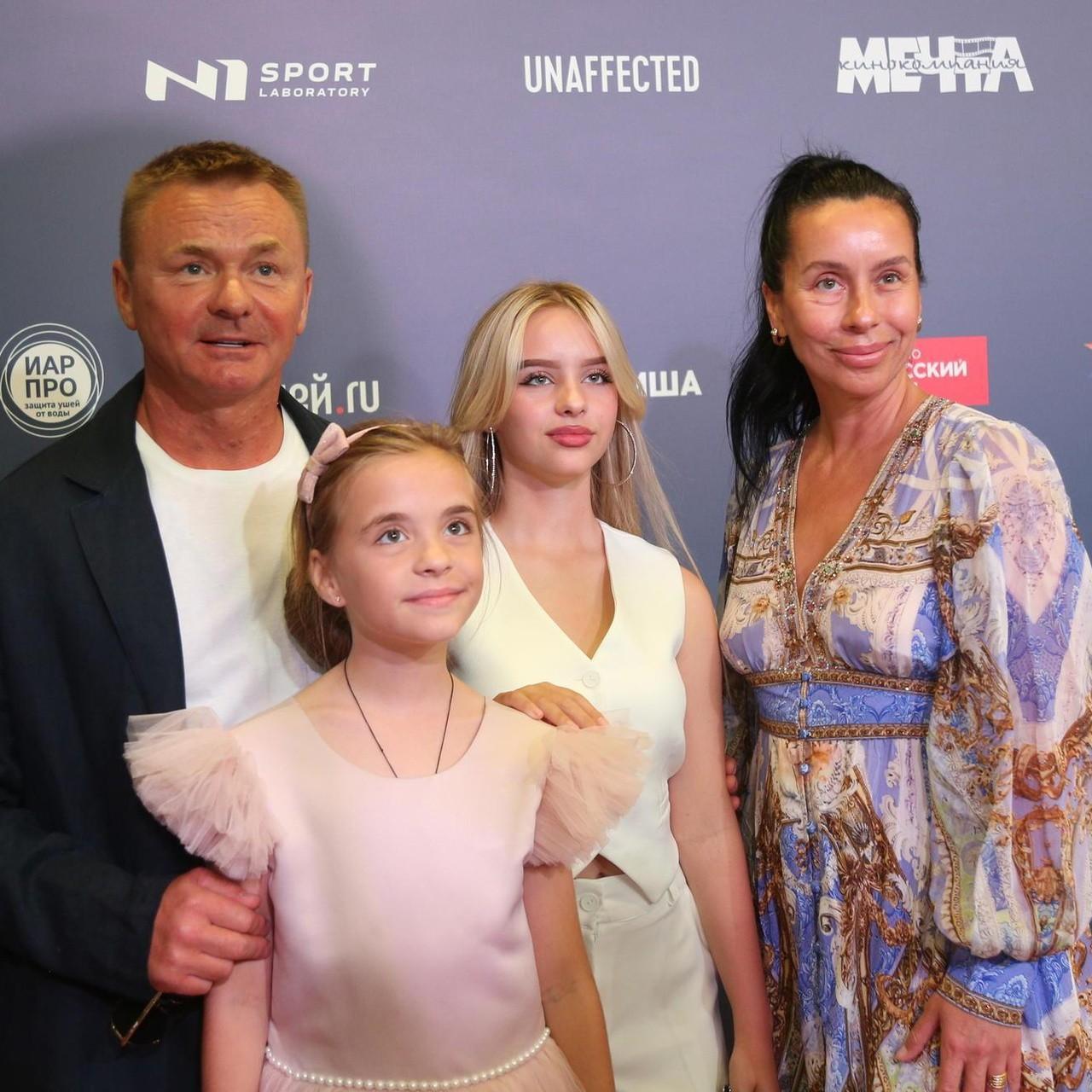 Жена Владимира Сычева обвинила его в неверности: «Мне изменил муж. Тот самый из „Физрука“. Ненавижу предателей»