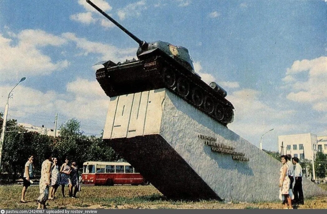 Гвардейская площадь в 1970 году | Источник: В. Панов / Pastvu.com