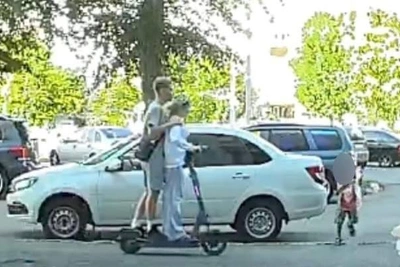 Мать сбитого самокатчиками ребенка требует 350 тыс. руб.