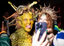 Versace из фильма ужасов: невероятно страшный костюм Хэллоуина 2025 — как всегда у Хайди Клум