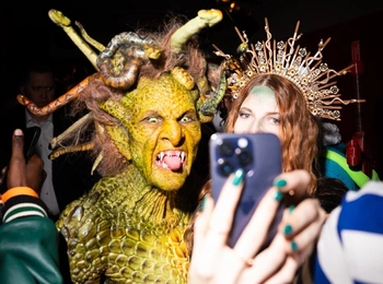 Versace из фильма ужасов: невероятно страшный костюм Хэллоуина 2025 — как всегда у Хайди Клум