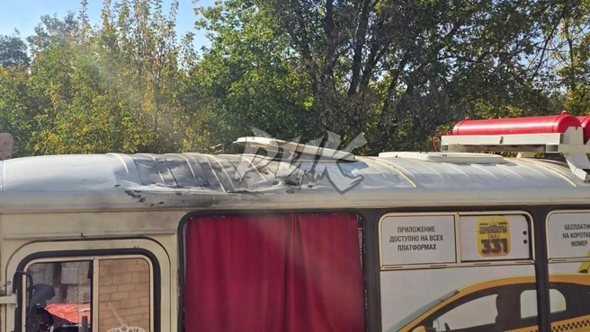 При ударе дрона по этому автобусу в Горловке 6 октября ранены 8 человек | Источник: Иван Приходько / Приходько РИК / max.ru