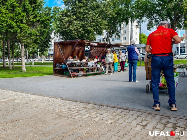 Здесь тоже привычное место для уличной торговли | Источник: Булат Салихов / UFA1.RU