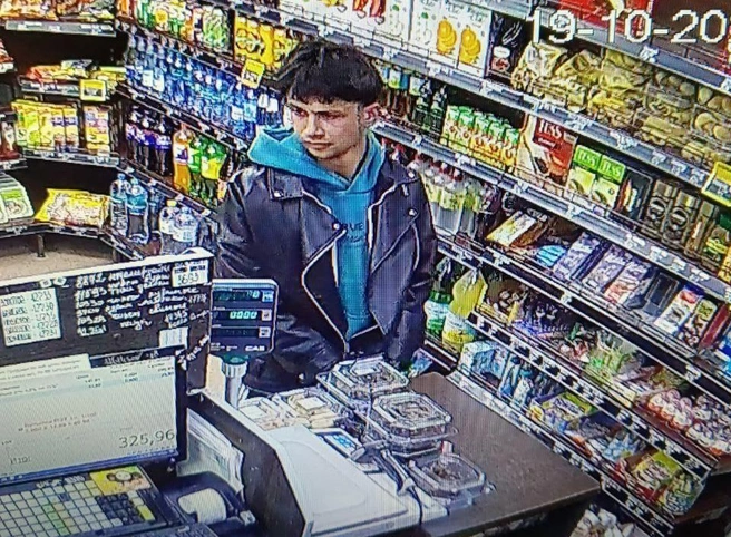 Незадолго до исчезновения, Данила видели в местном продуктовом: он попал на запись с камер оттуда | Источник: Оля Демина / Vk.com