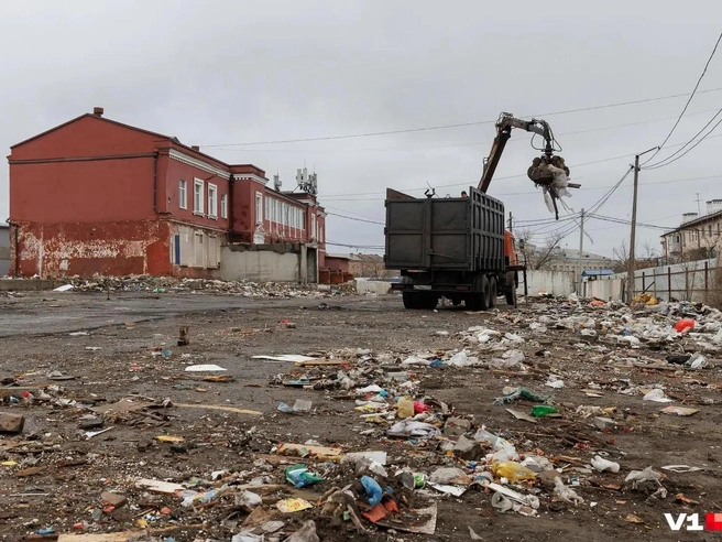 Участок возле бывшего стадиона «Тракторный» остается пустым в течение нескольких лет. | Источник: Алексей Волхонский