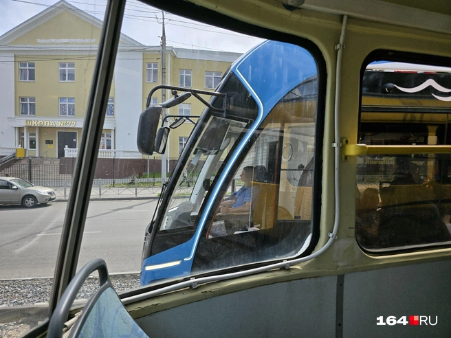 Старой «Татре» несколько раз пришлось ждать футуристичный «Богатырь» | Источник: Семен Коротов-Майбах / 164.RU