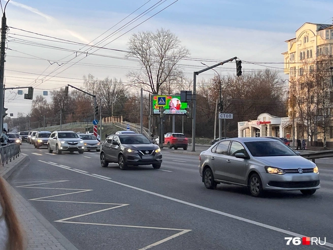 Движение на Московском проспекте затруднено | Источник: читатель 76.RU