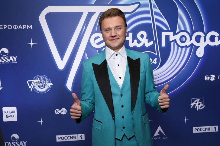 Григорий обожает роскошь, но часто не в состоянии ее себе позволить за свой счет