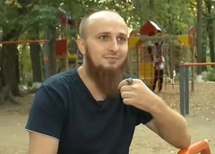 «Жены целуют ему ноги, когда приносят еду»: старшая дочь Анна о том, как живет Иван Сухов