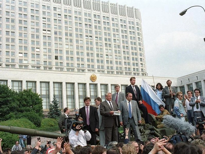 Речь Ельцина с танка  | Источник: Кузьмин Валентин, Чумичев Александр / ТАСС