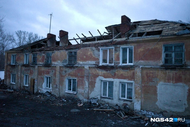 Так выглядит один из жилых домов в Прокопьевске, который обещают расселить к 2030 году | Источник: NGS42.RU