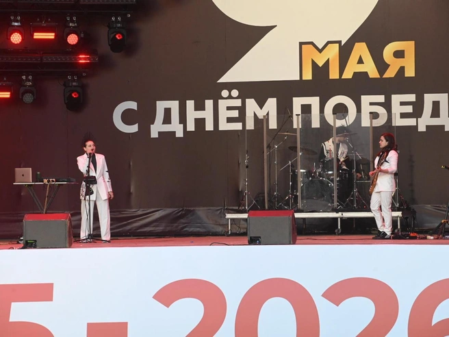 Затем выступил дуэт Cantadora с этнической музыкой | Источник: Дмитрий Емельянов / E1.RU