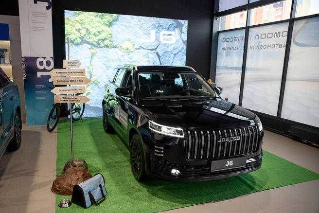 Большая панорамная крыша делает салон JAECOO J6 более светлым и просторным | Источник: Татьяна Леонтьева / 29.RU