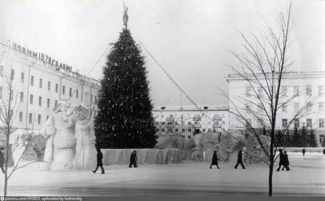 Елка на площади Ленина, 1978 год | Источник: «Старый Курган»