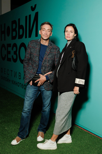 Артем Ткаченко с беременной женой, его бывшая — Равшана Куркова, стройная Михалкова: премьера «Чувства Анны»