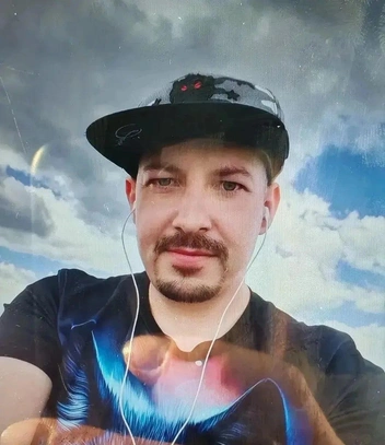 Каякер на зеленой байдарке пропал в Курчатовском заливе. С собой он взял пакеты из супермаркета | Источник: МВД38 / Telegram