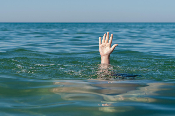 Стояла и ждала, пока выплывет. В Свердловской области 6-летний мальчик утонул на глазах у мамы