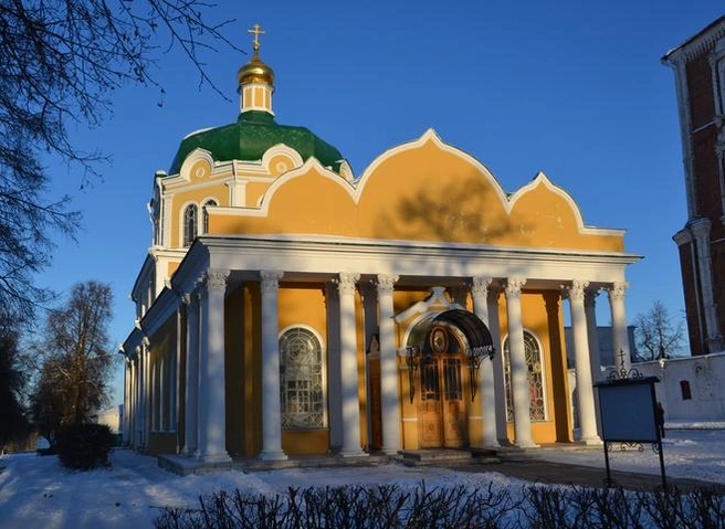 В Рязани пьяный мужчина пытался прорваться к Христорождественскому собору | ya62.ru