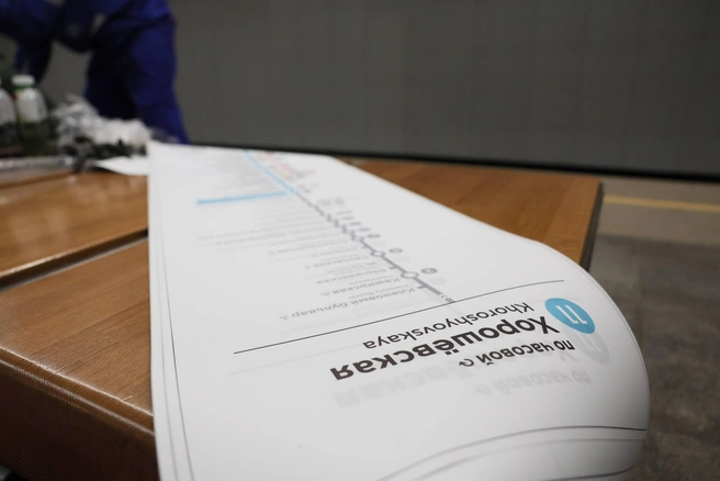 Длина мотовозов достигает 10 метров. Указатели на путевых стенах&nbsp;— самые длинные элементы навигации в системе метро | Источник: Артем Устюжанин / MSK1.RU