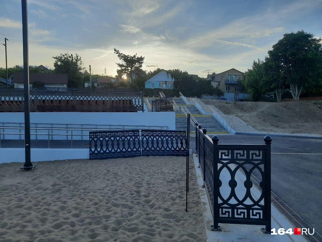 За день до открытия пляжа тут еще шли работы | Источник: Сергей Гендин / 164.RU