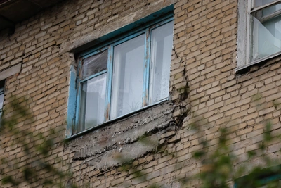 Два аварийных дома снесут в Омске через 7 лет