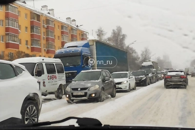 Проспект Ленина встал в пробке после утреннего ДТП