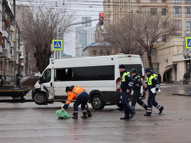 Дорожные службы приступили к работам по устранению последствий аварии | Источник: Алексей Волхонский / V1.RU