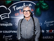 Молодящийся Дибров в подтяжках, счастливая Макеева, Кабо с подросшим сыном: звезды на светском ланче