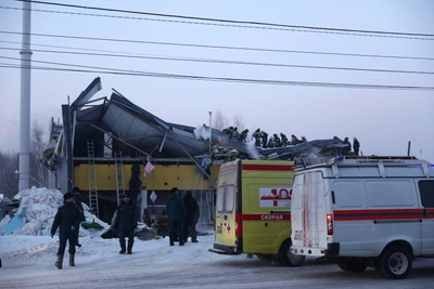 Mall built on car wash collapses; owner says 'trying to help'