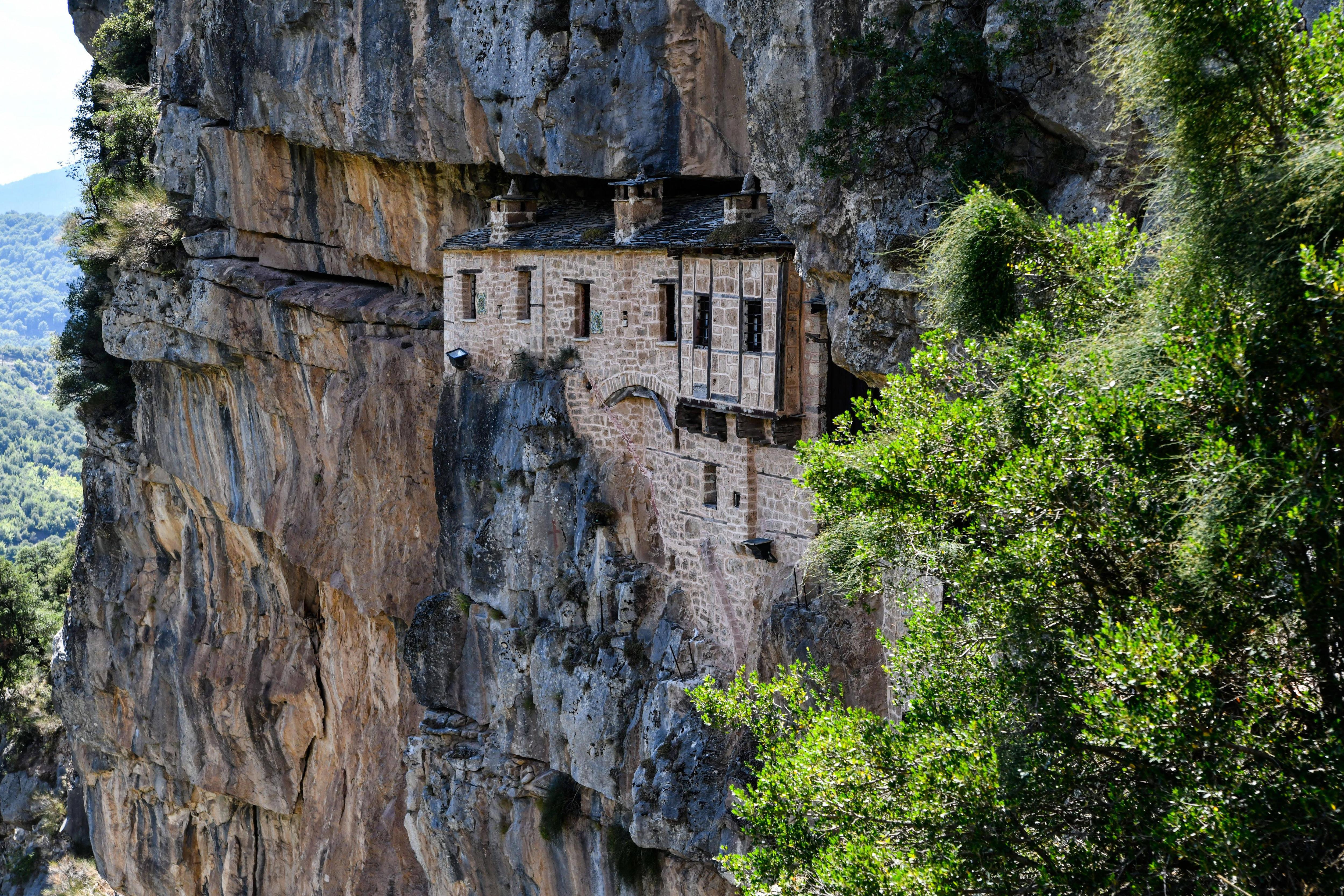 20 самых впечатляющих храмов мира, органично вписанных в природу | myDecor