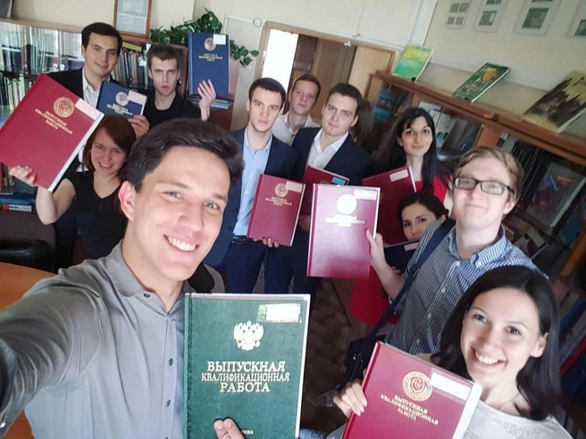 Дима окончил университет, но не пошел по профессии | Источник: dima_maslen / Instagram.com*
