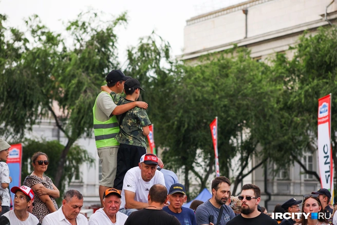 Посмотреть на технику можно было и на неделе, она отстаивалась на Нижней Набережной | Источник: Ксения Филимонова / IRCITY.RU