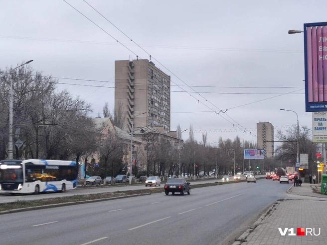 Высотки тяжело не заметить — их видно даже за километр | Источник: Денис Паустовский / V1.RU