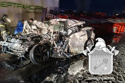 Смертельное ДТП с бензовозом под Волховом: иномарка превратилась в металлолом