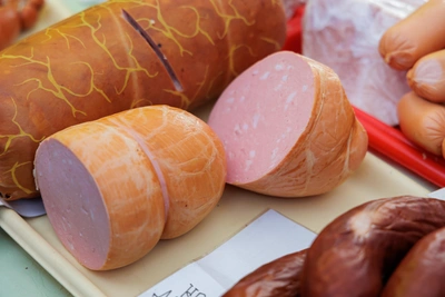 В Самарской области производили колбасу с ДНК курицы и свинины