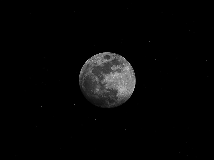 50 лет назад ученый-астронавт взял образец лунного грунта | Источник: Alexander Andrews via Unsplash
