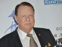 18 тысяч за спектакль: директор «Ленкома» рассказал, сколько платят народным артистам