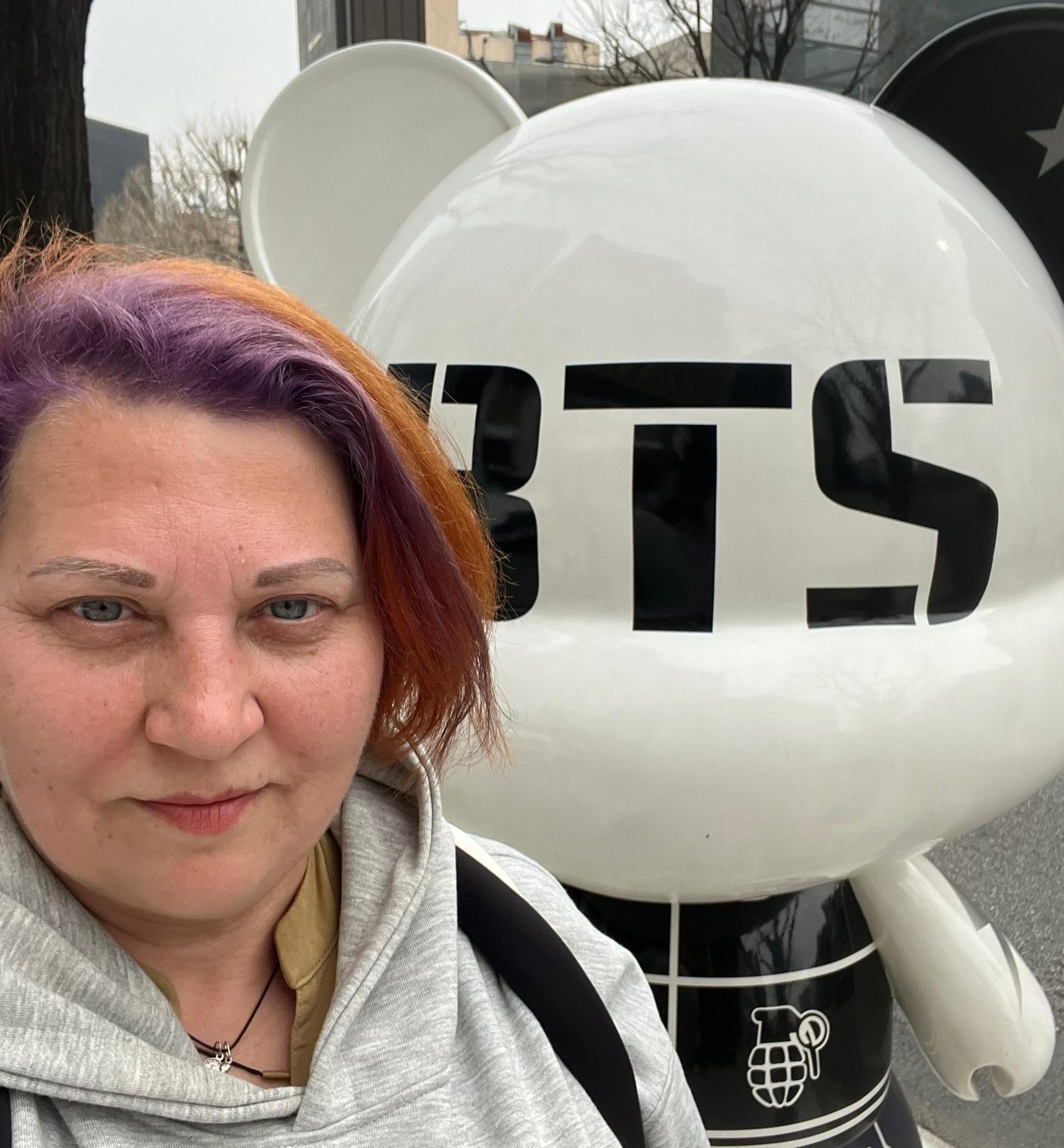 Дети выросли, я свободна! История 51-летней фанатки BTS, которая осуществила мечту и покорила Корею