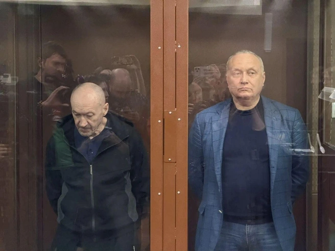 Дюков и Савельв во время суда | Источник: Суды общей юрисдикции города Москвы / Telegram
