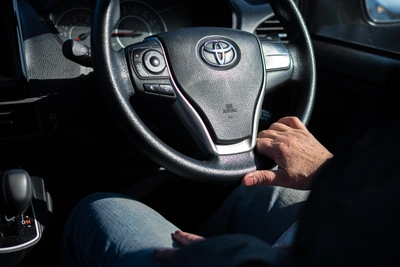 Житель Якутии дал взятки за права жены и дочери